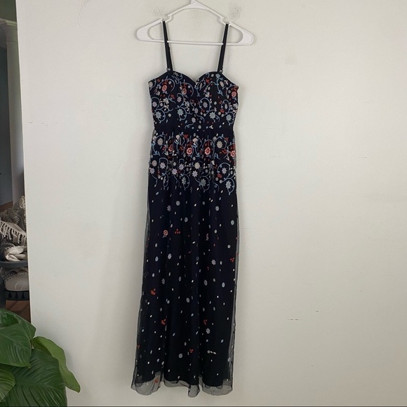 MODCLOTH black floral embroidered midi dress - Picture 4 of 9